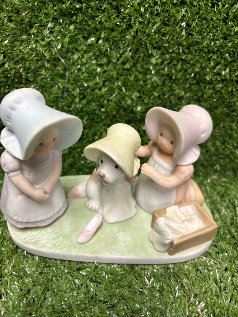 Vintage 1994 Homco Circle Of Friends By Masterpiece BE HAPPY! Porcelain Figurine